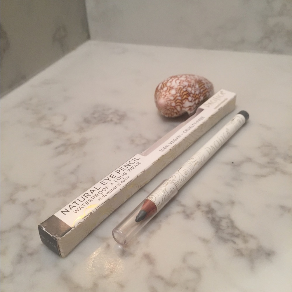 🌭Pacifica waterproof eyeliner gun metal